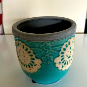 Ceramic flower pot